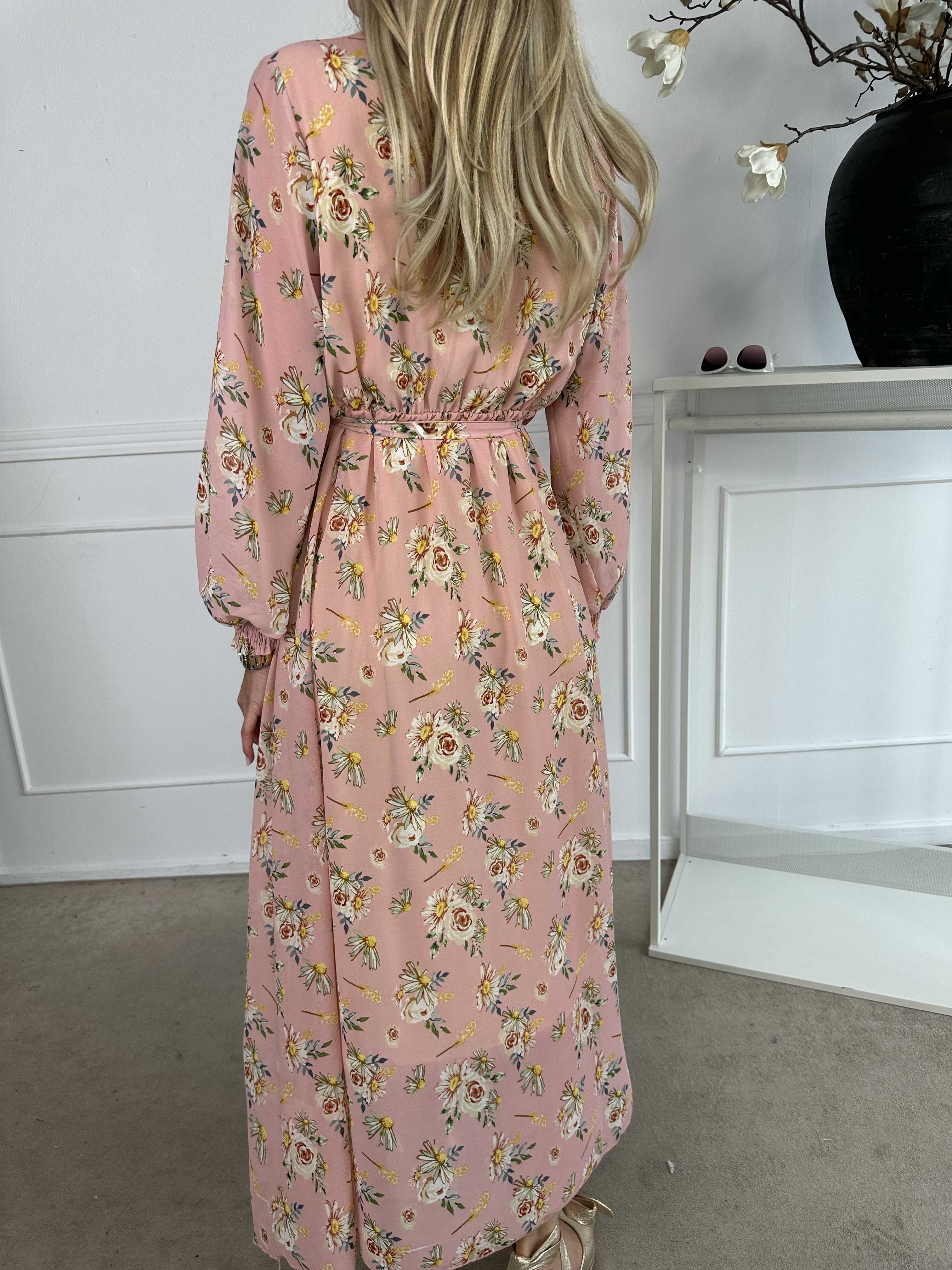 Zola - Lang kjole med blomster og semi-transparente ærmer